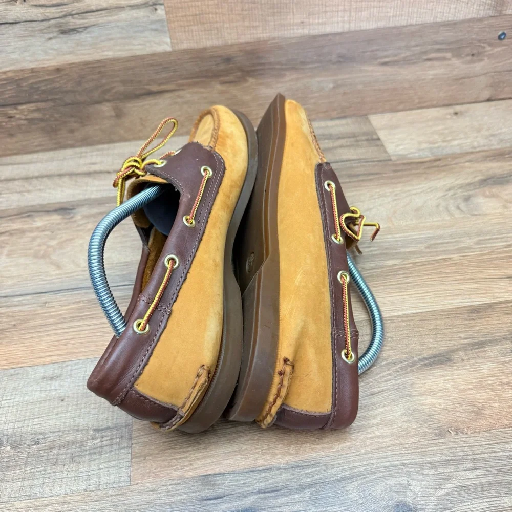 Timberland Men's 10.5 size Tan and Brown Boat Shoes